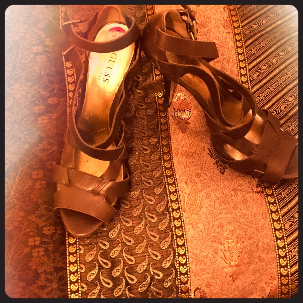 GUESS strap brown and gold interior heels